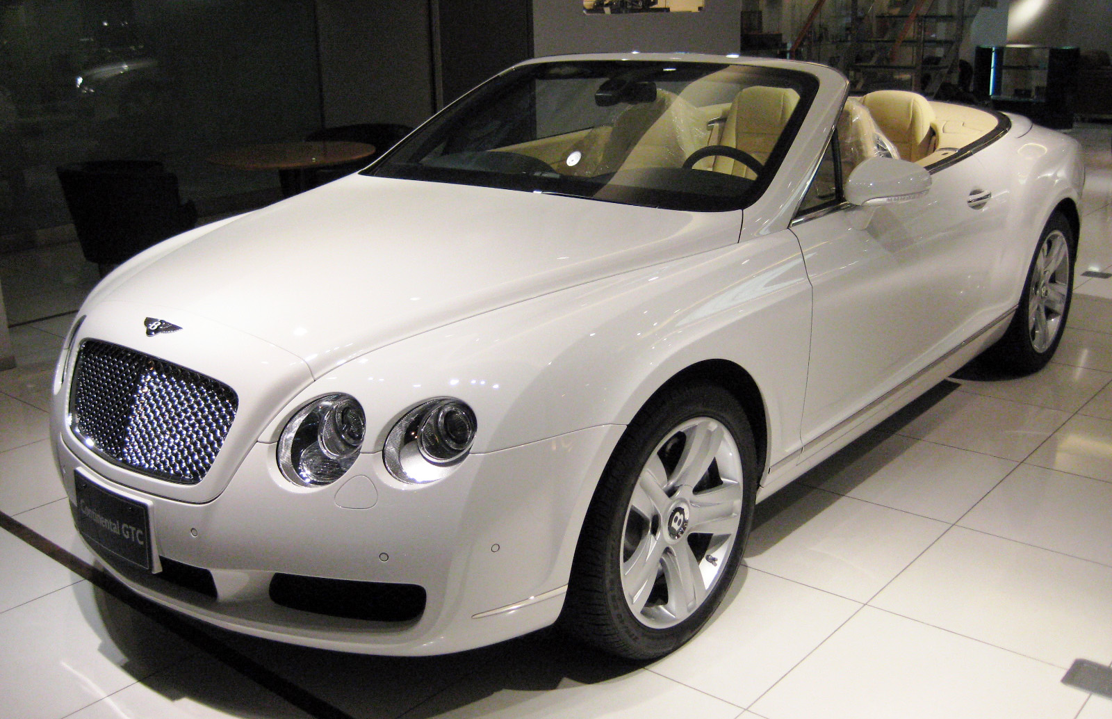 [20122011][News]Xe hơi của JYJ nè cả nhà!!! Bentley-continental-gtc-images